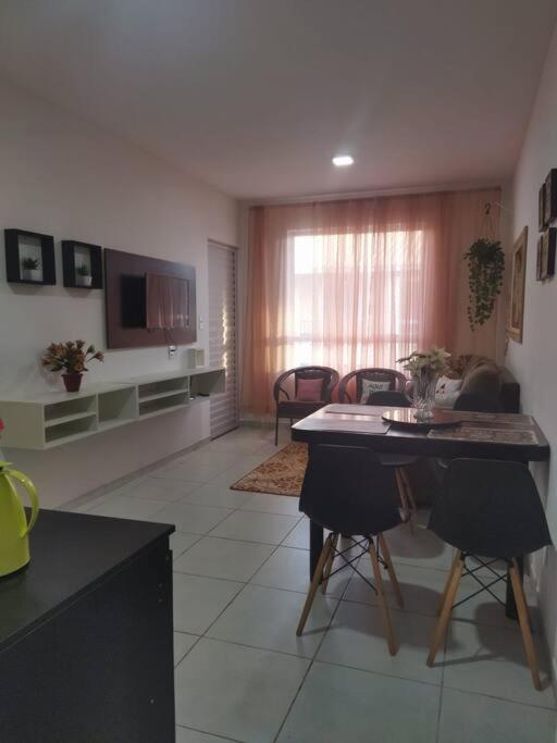 Completo - Ar-condicionado, Wi-fi, Piscina, Garagem, Portaria - Aconchegante